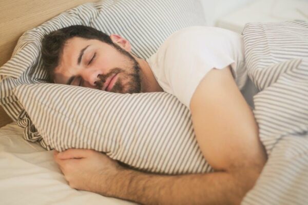 Hvordan floating kan forbedre din søvnkvalitet og bekæmpe søvnproblemer
